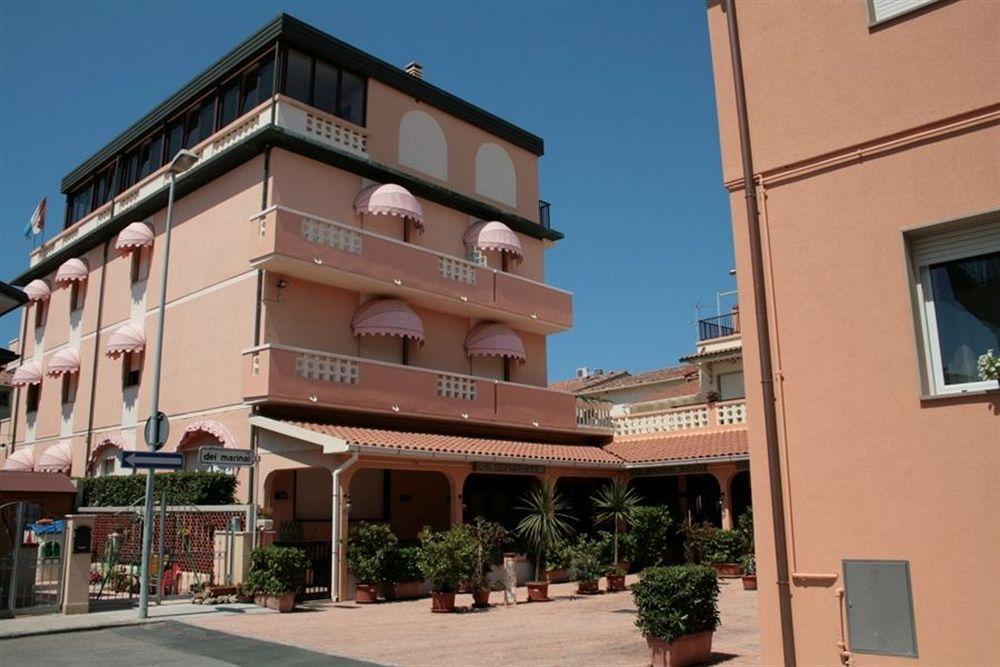 Hotel Sileoni Marina di Cecina Zewnętrze zdjęcie